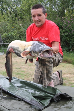 Paul Redding with The White One 29lb